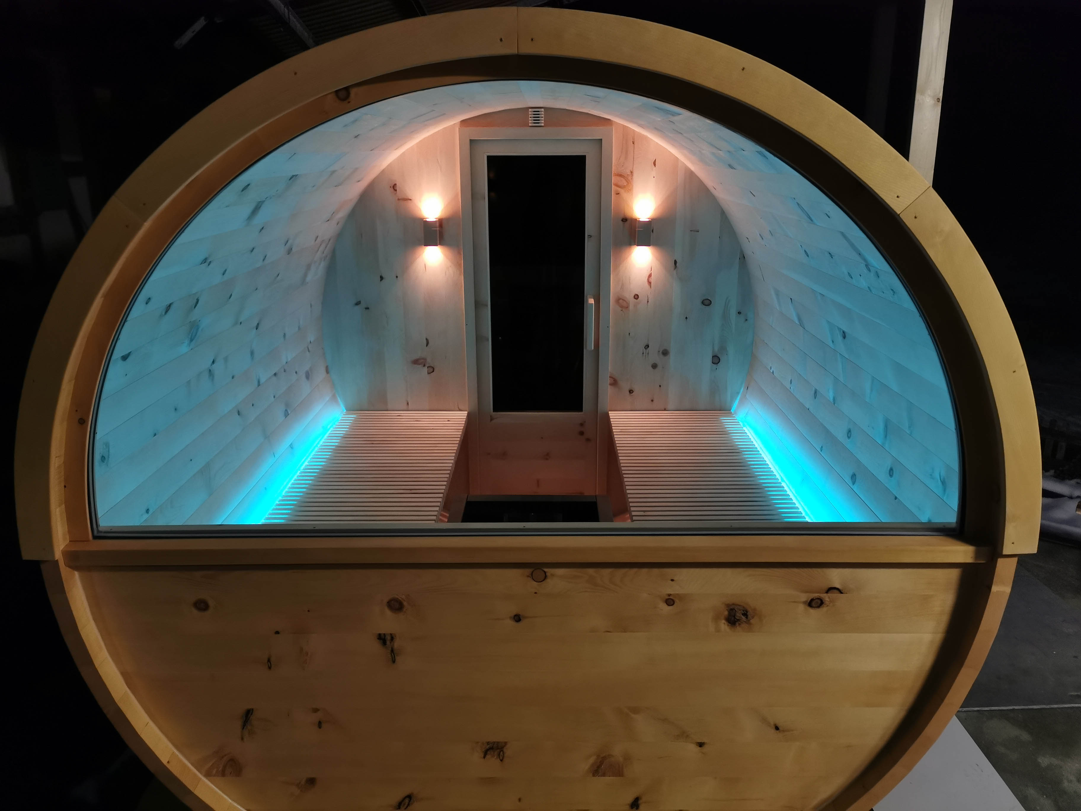 Arvensauna mit LED und Panorama Scheibe