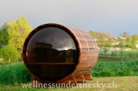 Sauna - Fasssauna aus Roter Zeder mit Panoramafenster