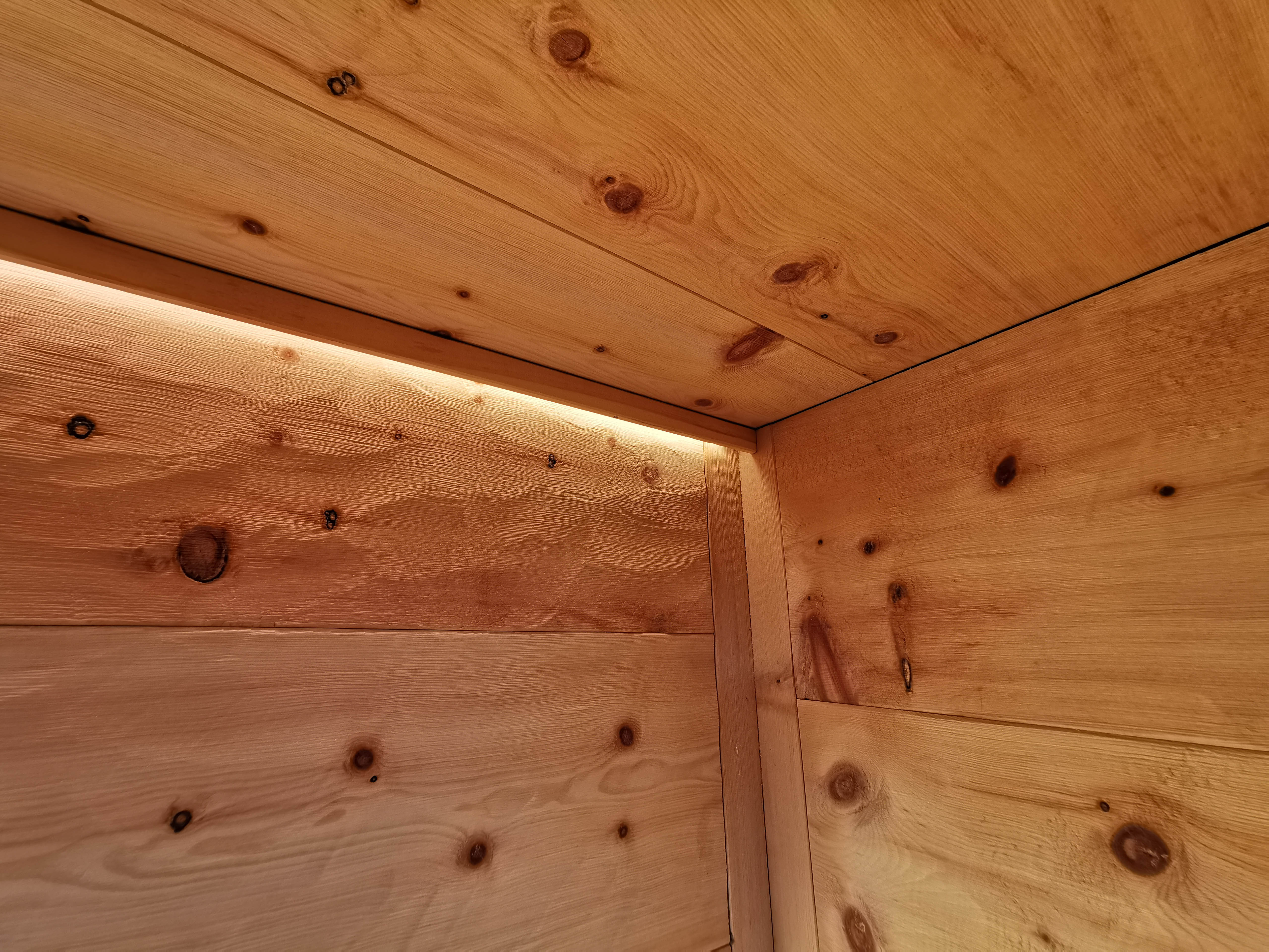 Sauna aus Schweizer Arve (Zirbenholz)